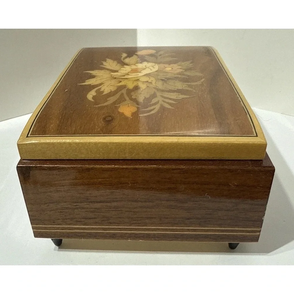 Liechtenstein‎ WoodInlay Floral Music Box 6x2x4 Swiss Mountain Song Cuendet 7207